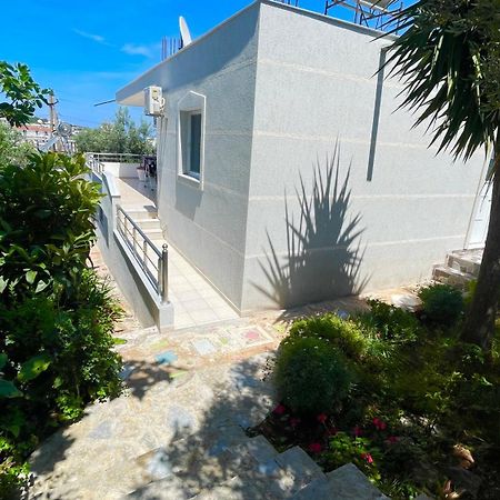 Guesthouse Shehu Ksamil Luaran gambar