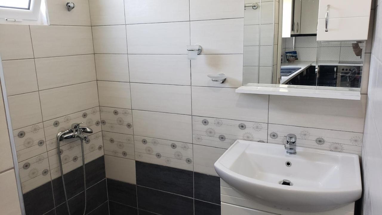 Guesthouse Shehu Ksamil Luaran gambar