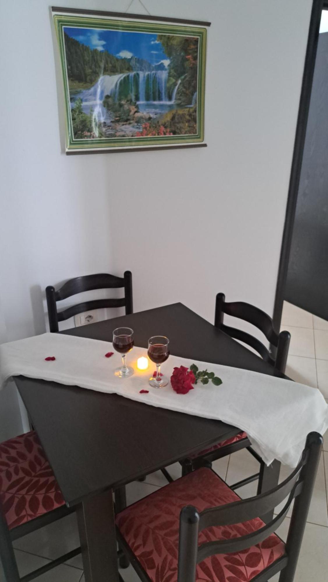 Guesthouse Shehu Ksamil Luaran gambar