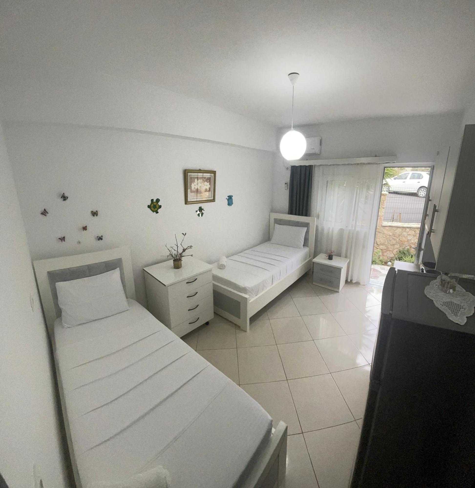 Guesthouse Shehu Ksamil Luaran gambar