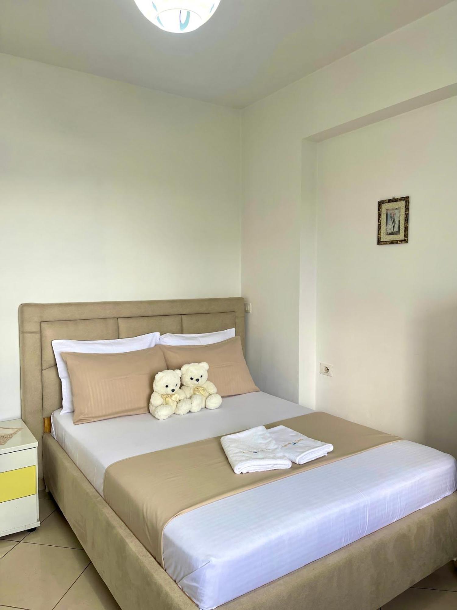 Guesthouse Shehu Ksamil Luaran gambar